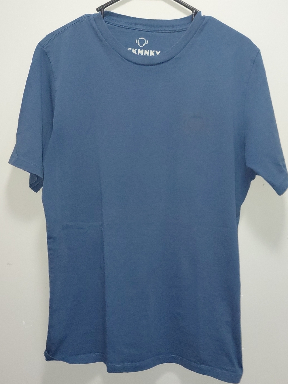 RCKMNKY Men’s Short Sleeve Crewneck Graphic T‑Shirt — Slate Blue Medium